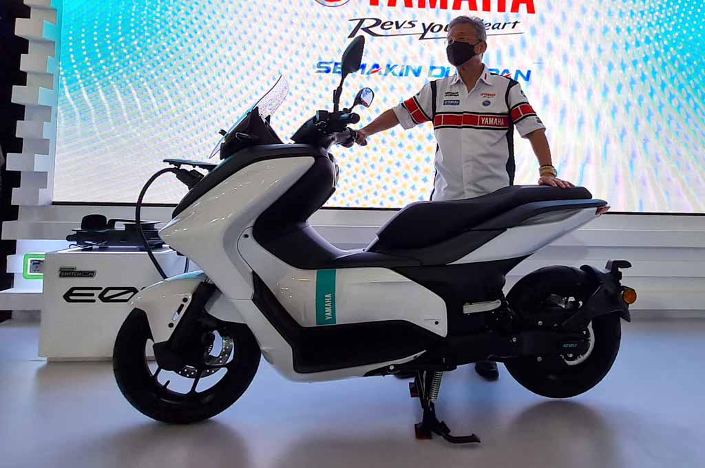 Yamaha E01 jadi andalan di ruang pamer pabrikan berlogo garpu tala itu di pameran otomotif IIMS 2022. YIMM
