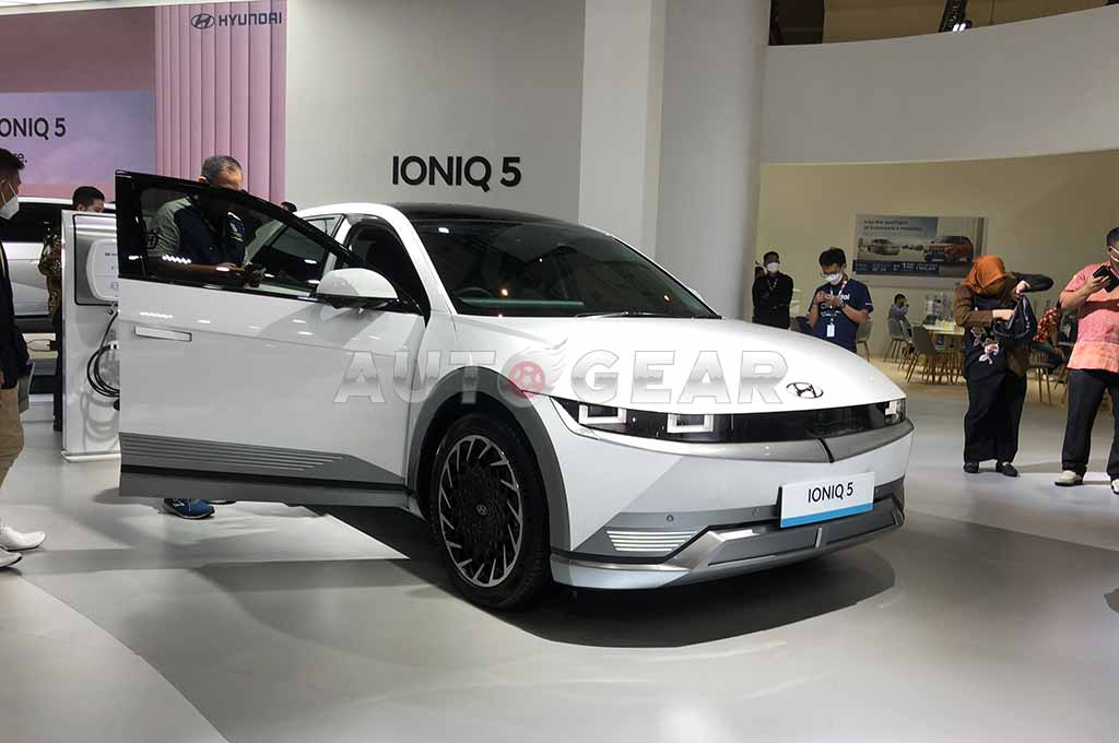 Hyundai Ioniq 5 memang belum ditentukan harganya, namun para pengunjung sudah berani pasang uang sebagai uang muka mobil listrik ini. AG - Ahmad Garuda