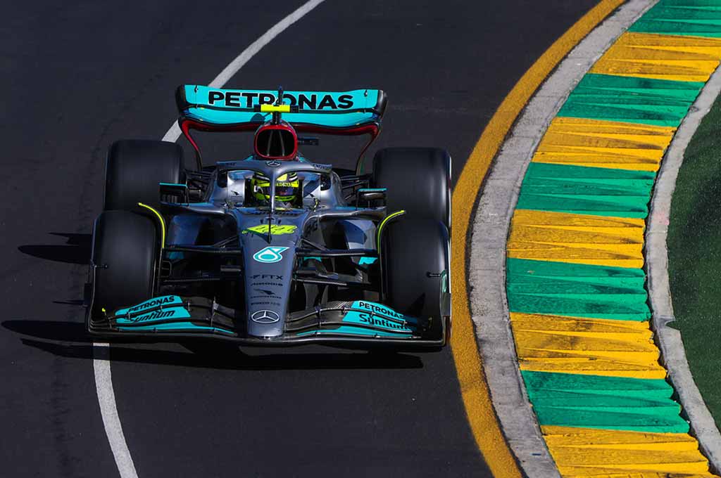 Lewis Hamilton akhirnya bisa tampil lebih kompetitif dari sesi sebelumnya. Namun Ia masih khawatir bisa meraih hasil bagus di sesi balapan besok. Mercedes-Benz AG