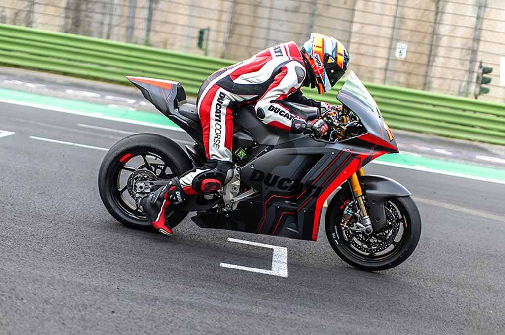 Ducati mulai intens melakukan uji coba terhadap motor balap bertenaga listrik miliknya. Ini juga sekaligus jadi persiapan mereka sebagai pemasok tunggal motor untuk kelas MotoE mulai 2023. BufferOverflow