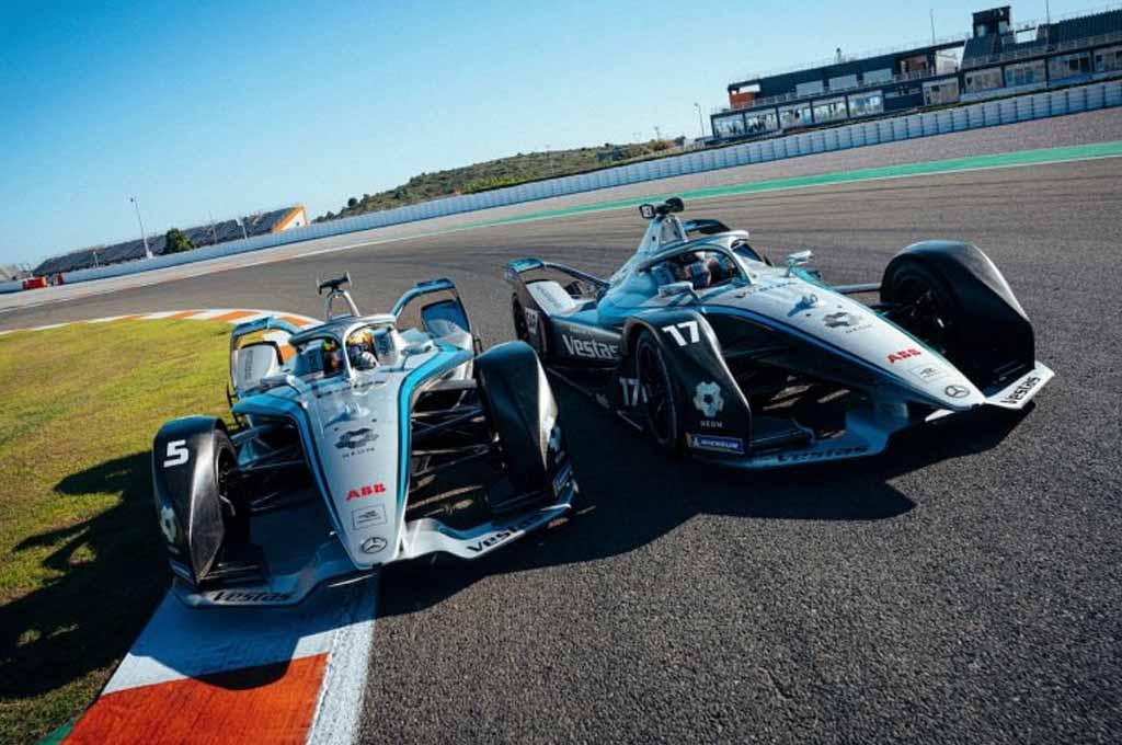 McLaren Racing pasang komitmen tinggi ikut serta di ajang balap Formula E mulai musim kompetisi 2023. Mercedes-EQ