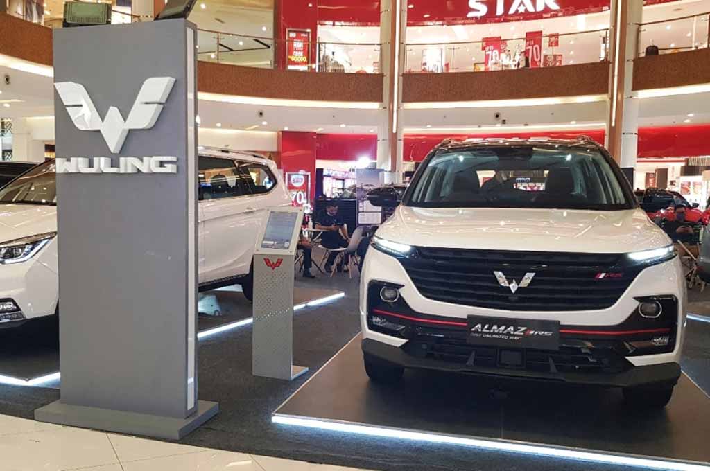 Wuling sambangi pusat keramaian seperti Mall di Bekasi untuk melanjutkan kegiatan pemasaran produk-produk mereka. WM