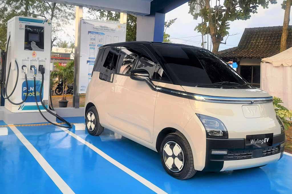 Wuling Motors ikutan pamer mobil listrik di Borobudur. WM