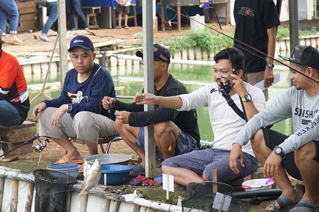 GIIAS Fun Fishing 2022: Jurnalis Otomotif Seseruan Mancing Ikan