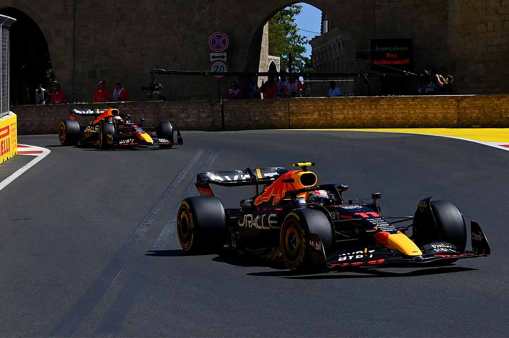 Bos Red Bull Racing menegaskan bahwa apa yang mereka lakukan di F1 Azerbaijan bukanlah team order untuk memenangkan Max Verstappen. Red Bull CP