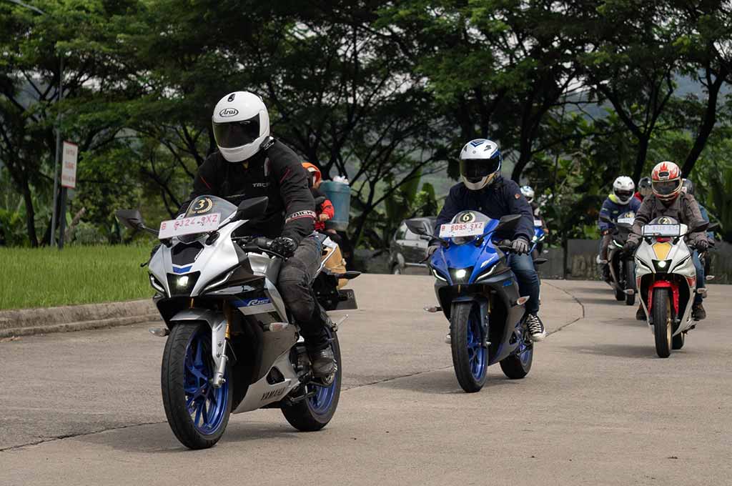 Berkendara motor sport ber-fairing butuh perilaku khusus agar tetap nyaman dan aman. Yamaha