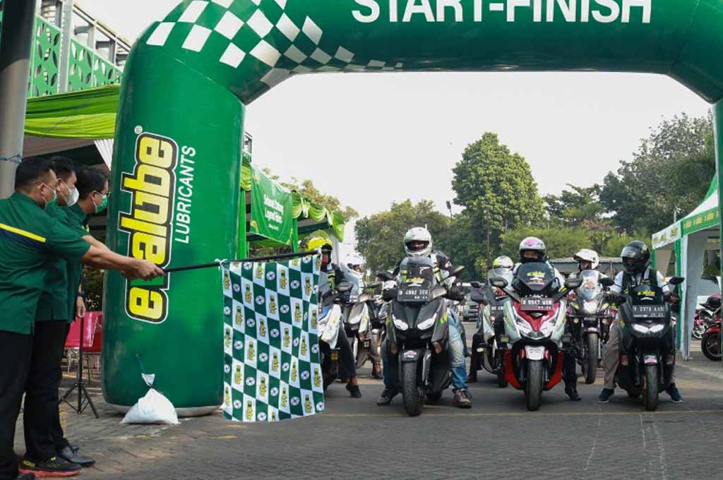 Evalube gandeng bikers lawas melakukan perjalanan 1.200 km dari Jakarta menuju Bali. EL