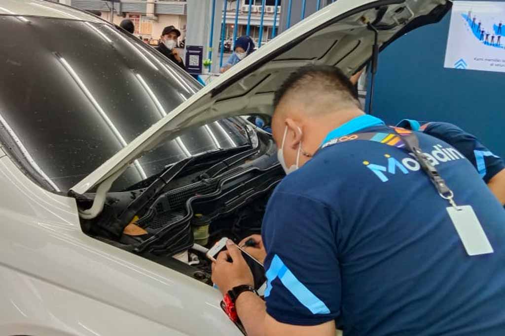 Moladin Academy Program jadi program khusus pertama di Indonesia yang melatih agen-agennya jadi agen yang handal memasarkan kendaraan bekas. AG - Alun