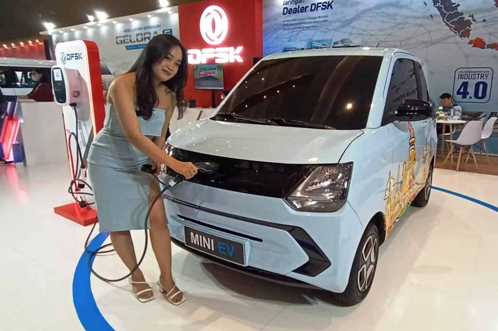DFSK luncurkan Mini EV di PERIKLINDO Electric Vehicle Show 2022 di Kemayoran, Jakarta. Inikah bakal rival Wuling Air EV nantinya? AG - Alun
