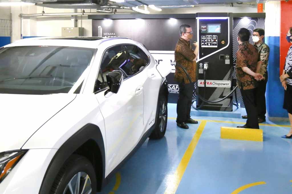 Astra Otoparts siapkan stasiun pengisian baterai untuk kendaraan listrik. AOP