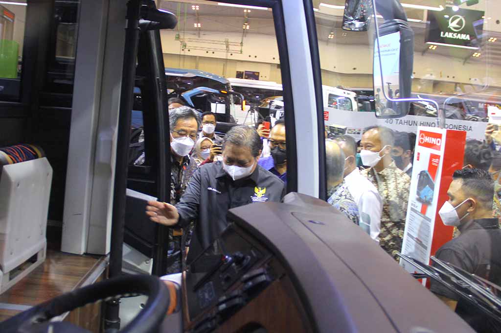Zona kendaraan karoseri, bus dan truk juga jadi sasaran empuk pengunjung pameran otomotif GIIAS 2022. AG - Uda
