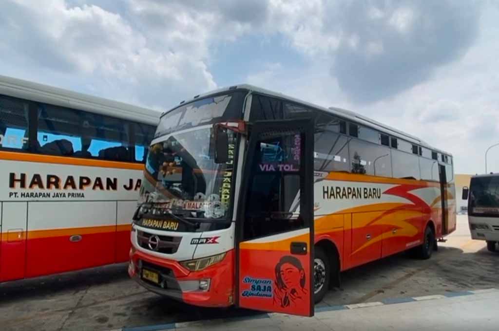 Pengusaha Otobus di Jawa Timur mulai khawatir soal efek panjang dari kenaikan harga BBM yang bakal berdampake ke naiknya tarif angkutan bus. MetroTV