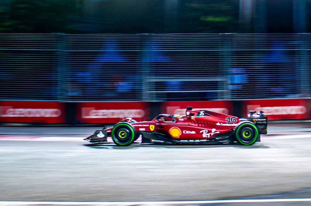 Charles Leclerc pasang asa besar usai merebut posisi start terdepan di F1 Singapura. CL