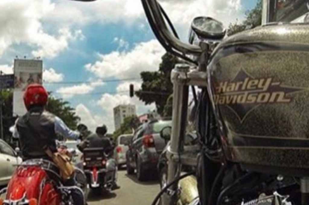 Beredar kabar Ketua Umum HDCI (Harley-Davidson Club Indonesia) yang juga merupakan Kapolda Jawa Timur (Jatim) yang baru dilantik, Teddy Minahasa Putra, diduga ditangkap oleh Propam Polri karena tersangkut kasus penyalahgunaan narkoba.. IG HDCI