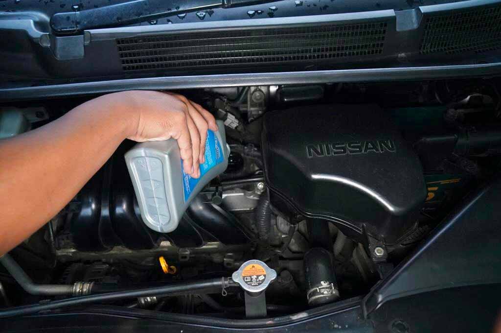 Mengganti pelumas mobil sendiri di rumah, sebaiknya paham soal takaran yang tepat. Lantaran ini vital untuk kinerja dan performa mesin itu sendiri. PTPL