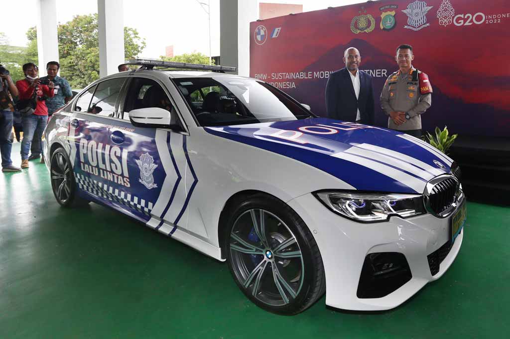 BMW Indonesia serahkan BMW 330e M Sport sebagai sustainable mobility untuk Presidensi G20. BGI 