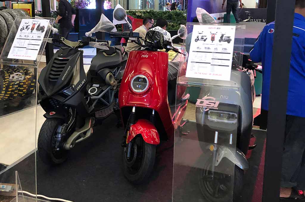 Indonesia Motorcycle Show 2022, bakal menyajikan banyak kendaraan roda dua berbasis baterai. Tinggal menunggu brand besar seperti Honda, Yamaha, Suzuki dan Kawasaki ikutan mainkan segmen ini di Indonesia. AG-Uda