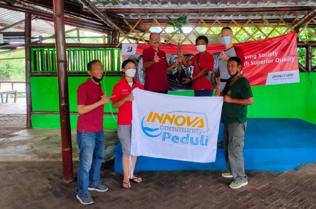 Komunitas pengguna mobil Toyota Innova gelar kopdar akbar di Surabaya demi sebuah eksistensi dan kekompakan. IC