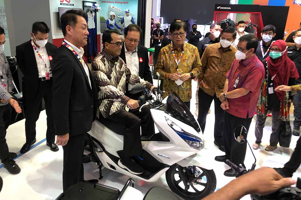 Menteru Perhubungan Budi Karya Sumadi membuka pameran IMOS 2022. AG-Uda