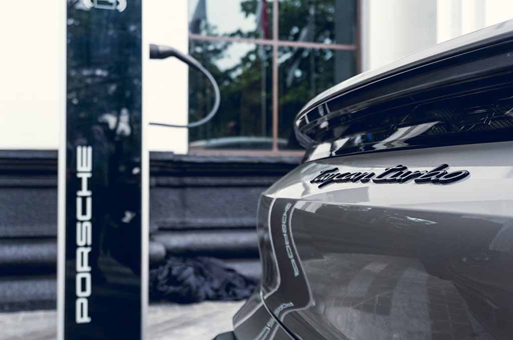 Porsche Buka Lokasi Pengecasan Kendaraan Listrik Pertama di Indonesia