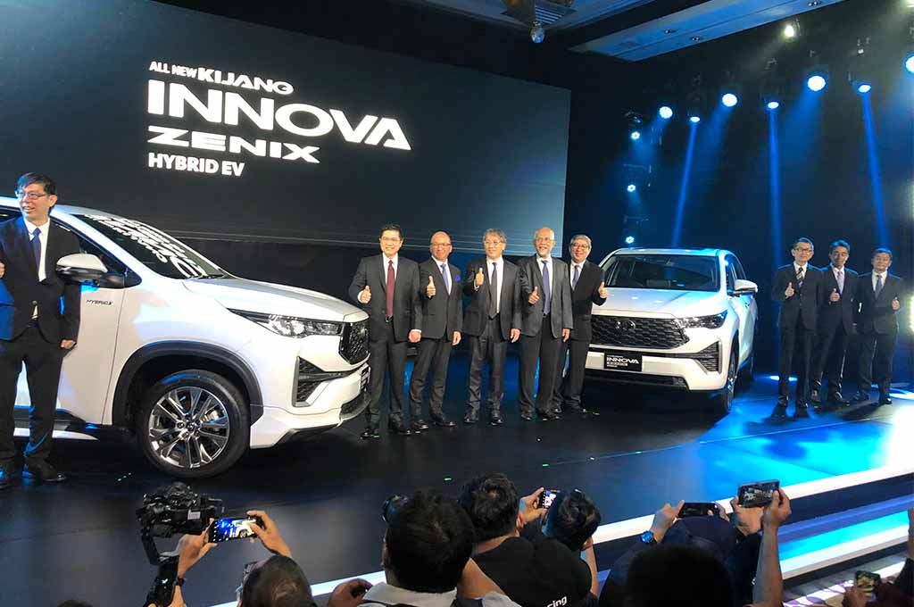 Toyota bikin All New Kijang Innova dari platform baru, kini berpenggerak roda depan dan mengusung konsep mobil crossover. AG-Uda
