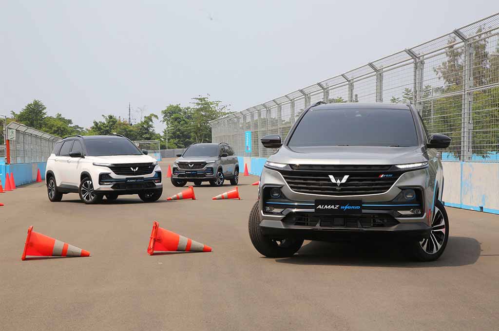 Sensasi pengalaman berkendara New Almaz Hybrid di Sirkuit Ancol, jadi keseruan tersendiri untuk mengetahui performa dan kenyamanan mobil ini. AG-Alun