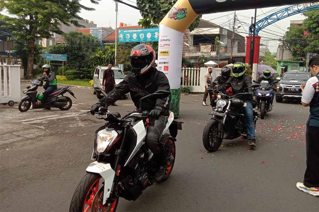 Penyelenggara Motobike Show menggelar touring untuk pemanasan dari Jakarta ke Jawa Tengah. AG-Alun