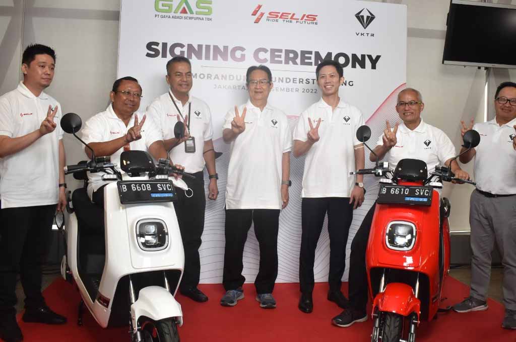 VKTR kian serius mengembangkan ekosistem kendaraan listrik di Indonesia, mereka bahkan pede menggandeng merek Selis. AG-Alun