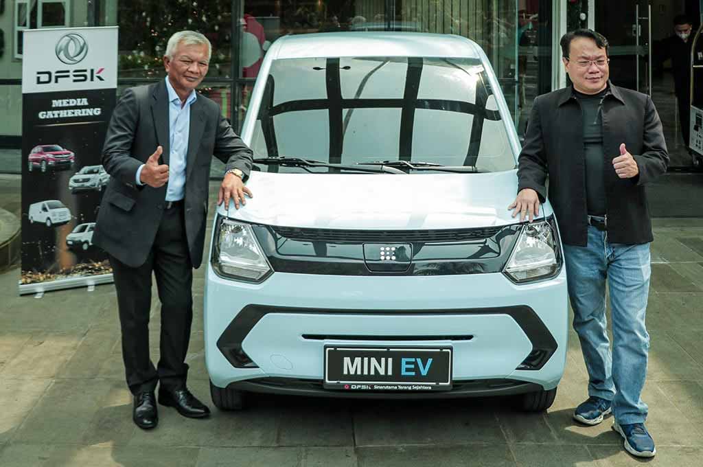 DFSK memastikan mobil listrik mereka yaitu Mini EV siap mengaspal tahun ini dengan harga Rp200 jutaan. DFSK