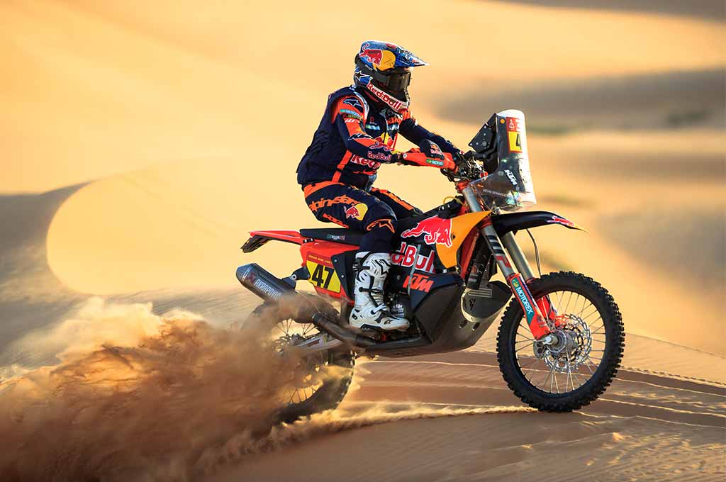 Kevin Benavides juara Dakar Rally 2023 dengan unggul tipis dari rekan setimnya yaitu Toby Price. Red Bull CP