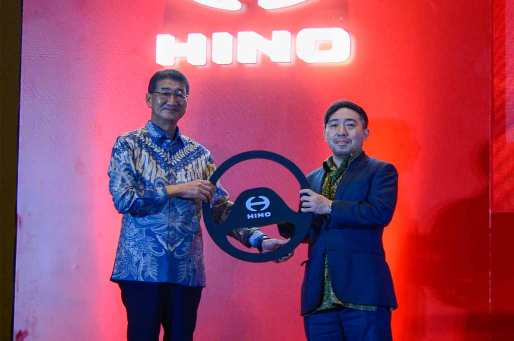 Tugas besar menunggu nakhoda baru Hino di Indonesia yaitu Takashi Muto yang ditantang melanjutkan konsistensi besar Hino di pasar kendaraan niaga berat dan medium di Indonesia. HMSI 