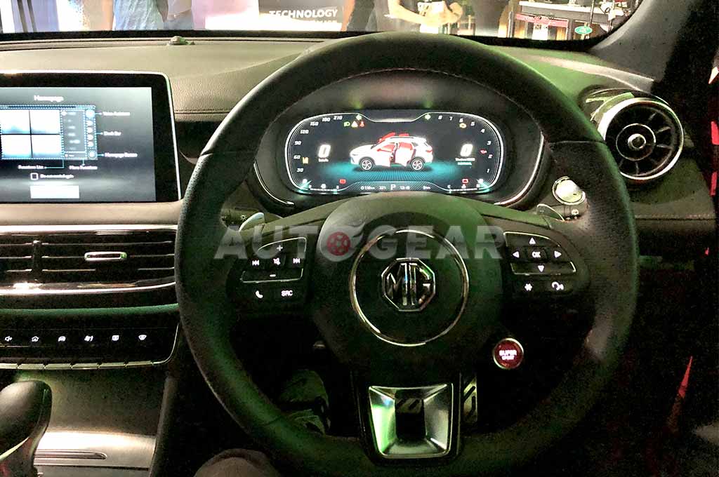 New MG HS diklaim punya fitur gokil, dan ini bakal membuat pengguna SUV kompak di Indonesia merasa tertolong. AG-Uda