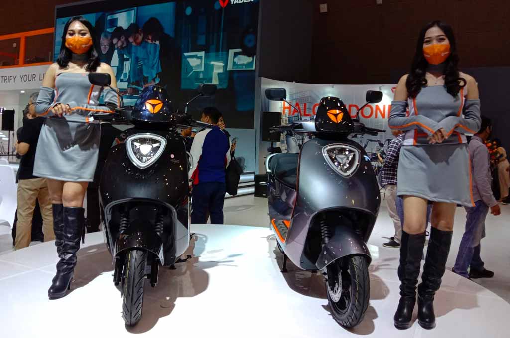 Yadea, merek motor dan sepeda listrik berkolaborasi dengan PT Indomobil Emotor Internasional. Dalam hal ini Indomobil Emotor Internasional sebagai agen tunggal pemegang merek Yadea di Indonesia.. AG-Alun