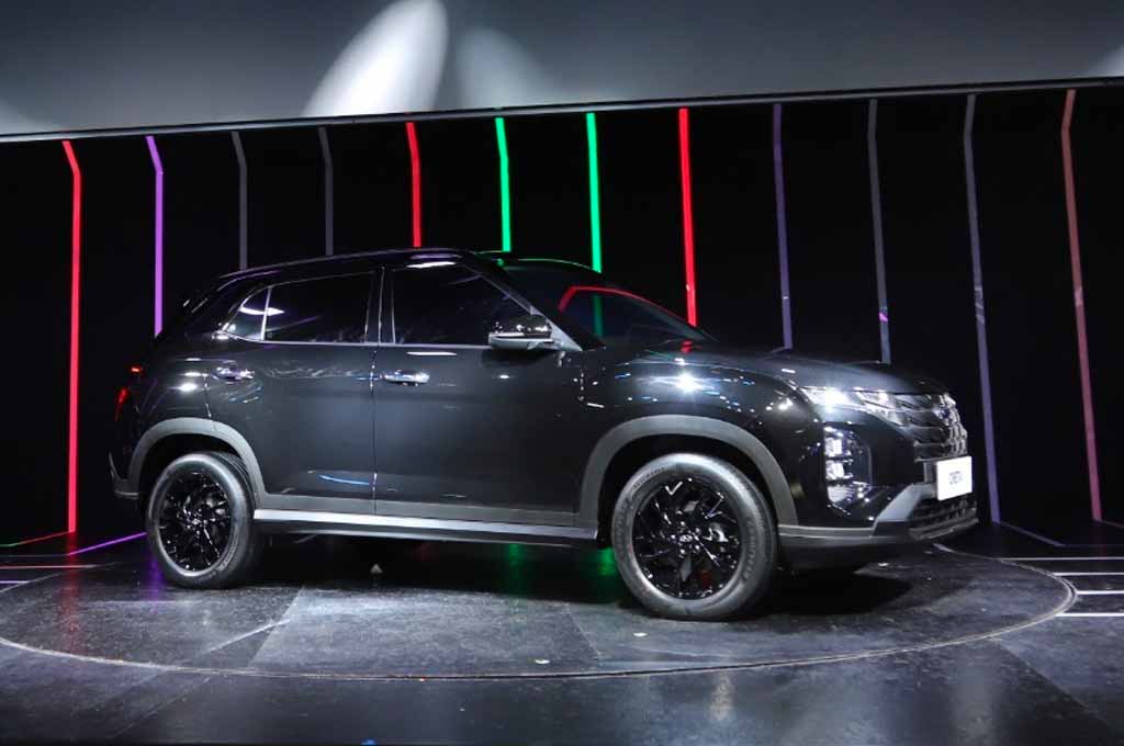 Hyundai percaya diri memamerkan Creta Dynamic dengan dandanan serba hitam. AG-Alun 