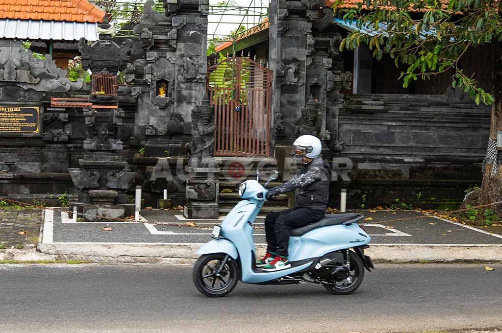 Menikmati Pulau Dewata bersama Yamaha Grand Filano Hybrid-Connected menawarkan semua hal yang dibutuhkan orang Indonesia. YIMM