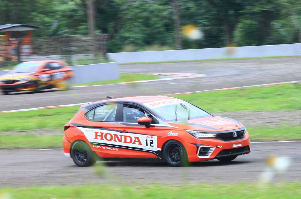 Pembalap Honda Racing Indonesia raih hasil kompetitif di seri pertama ajang balap ISSOM 2023. HPM