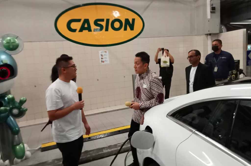 Casion bersinergi dengan badan usaha pemerintah, PLN dan PLN Icon Plus dalam menyiapkan charger station untuk kendaraan listrik. AG-Alun