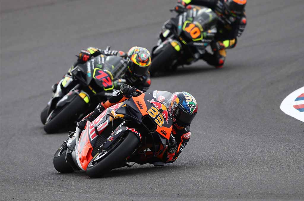 Brad Binder bikin kejutan besar di Sprint Race MotoGP Argentina 2023, start dari posisi 15 dan menang dengan mudah. Red Bull CP