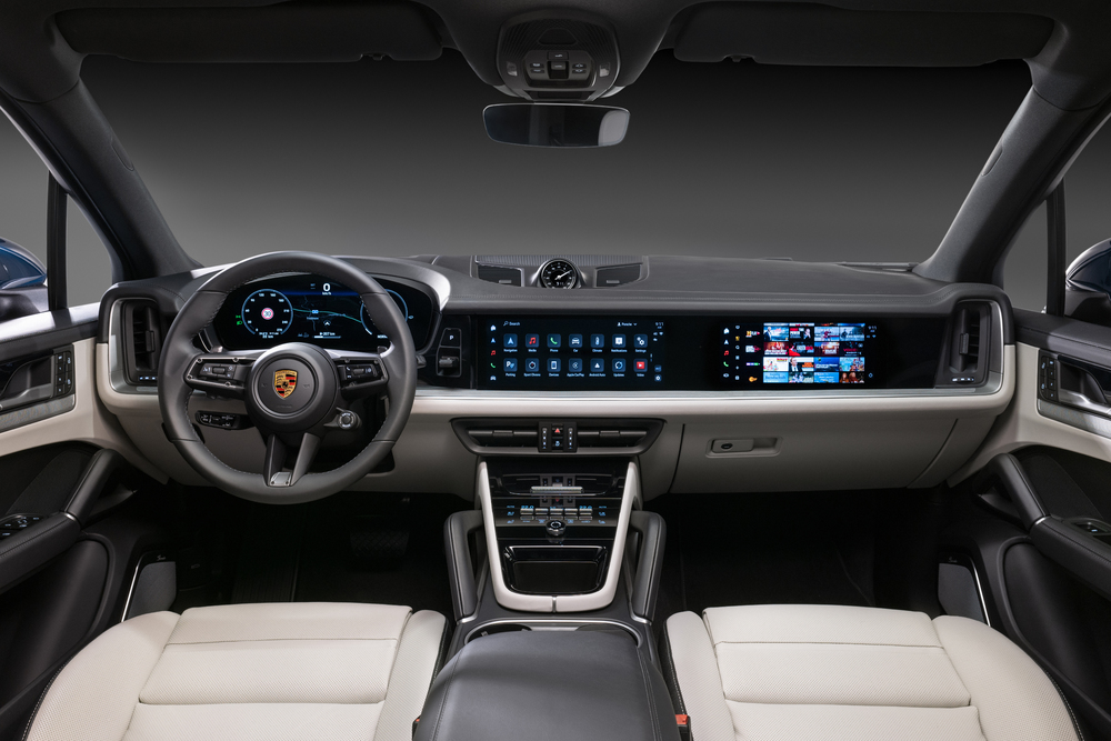 Porsche Cayenne terbaru mengadopsi model dan fitur yang ada di kendaraan listrik brand tersebut.