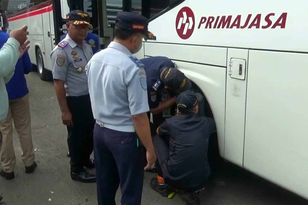 Dishub Bekasi bakal batalkan keberangkatan bus yang kedapatan tak laik jalan atau tak memenuhi persyaratan untuk melakukan perjalanan jauh. MTV