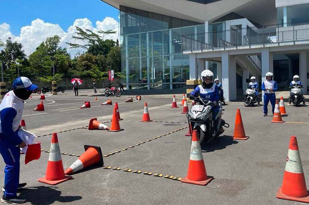 Kontes safety riding advisor komunitas Honda Jawa Barat tetap berlangsung seru meski personilnya puasa. DAM