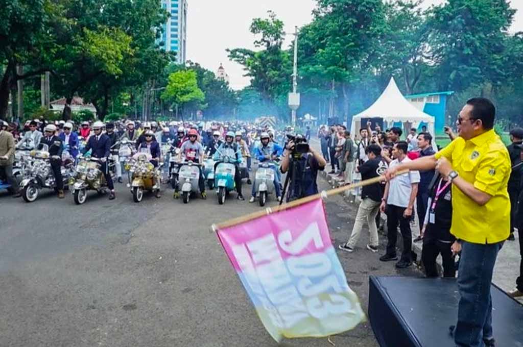 Ketua MPR RI sekaligus Ketua Umum Ikatan Motor Indonesia (IMI), Bambang Soesatyo (Bamsoet) pun turut hadir melepas konvoi Scooter Riding Vespa, dalam event Jakarta Mods Day tahun ini.. JMMD