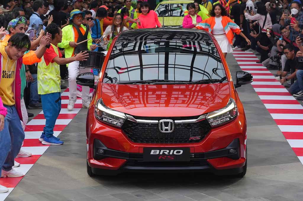 Honda naikkan harga New Brio RS dengan sejumlah penambahan fitur mentereng. AG-Eka 