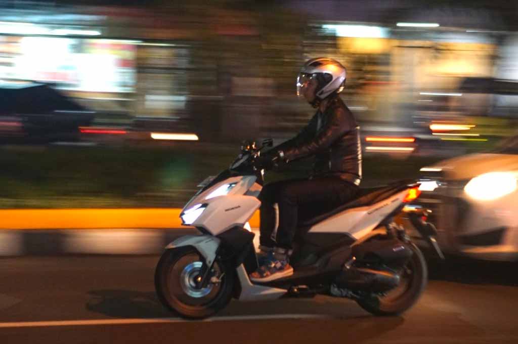 Terpaksa Motoran di Malam Hari, Bikers Wajib Perhatikan 5 Hal Ini