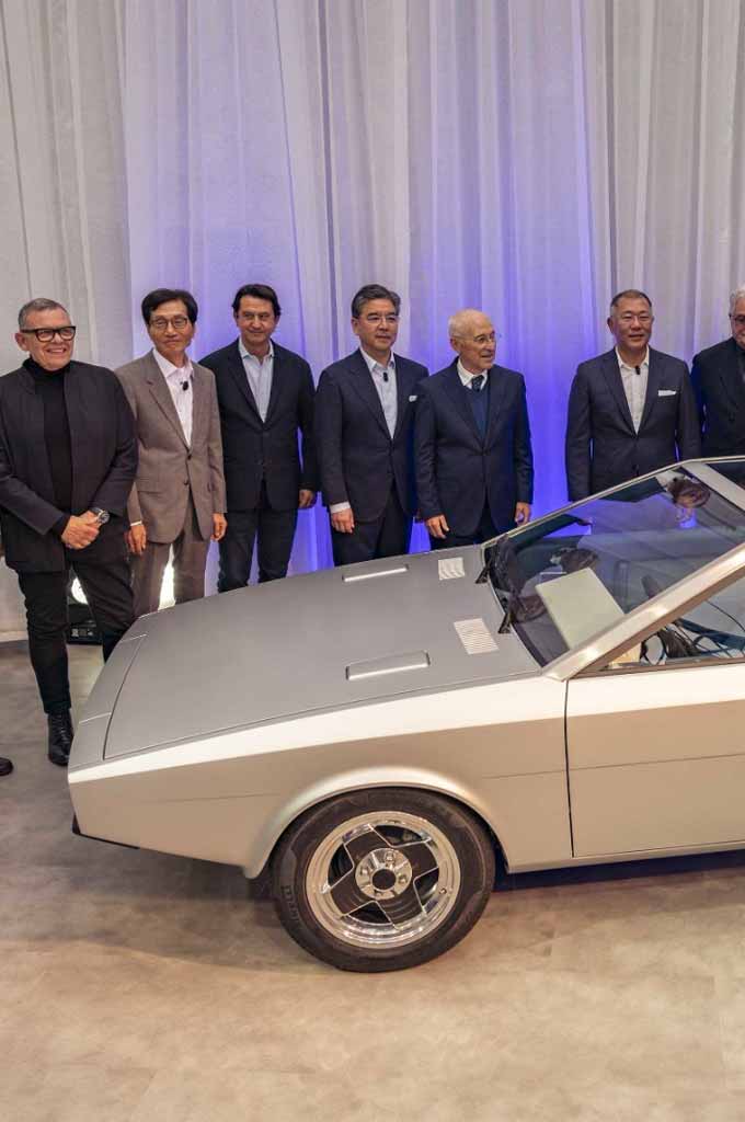 Hyundai Motor Company merayakan restorasi mobil konsep Pony Coupe pada penyelenggaraan perdana Hyundai Reunion, di Villa Pliniana yang bersejarah di Danau Como, Italia. HMID