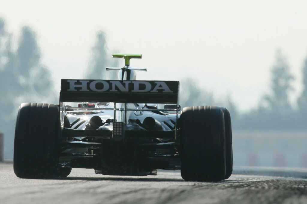 Honda bakal pasok mesin buat tim Aston Martin sekaligus perwakilan tim pabrikan di ajang balap F1. Honda