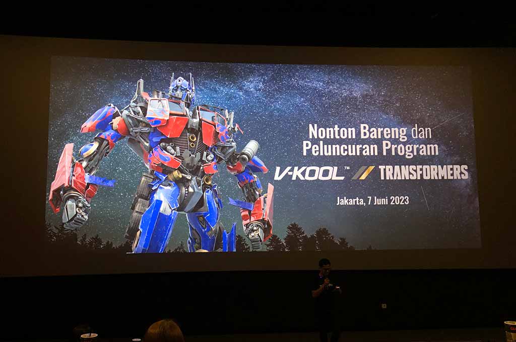 V-Kool // Transformers jadi cara unik produsen kaca film asal Amerika ini untuk kampanye produk. AG-Uda
