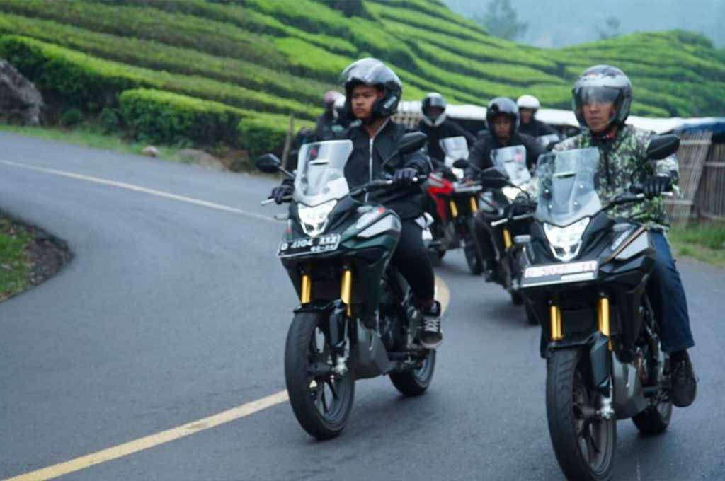 Komunitas pengguna Honda CB150X Jawa Barat ngegas bareng ke lokasi eksotik sambil hirup udara segar. DAM