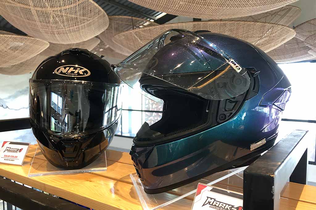 Helm NHK Mark-1 ini menggunakan hampir semua teknologi yang ada di helm balap namun dengna harga yang sangat terjangkau. AG-Uda  