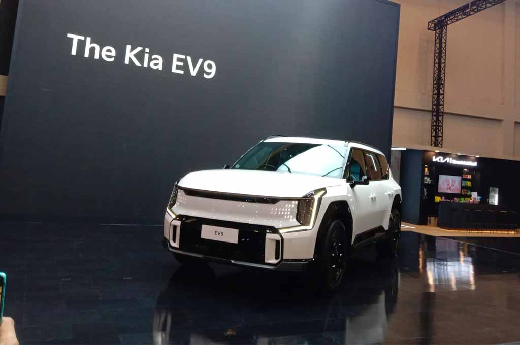 Kia EV9 GT-Line pamer tampang di GIIAS 2023. AG-Alun